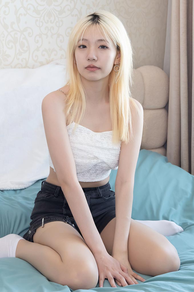 W306-板鞋、纯白棉袜、薄肉丝